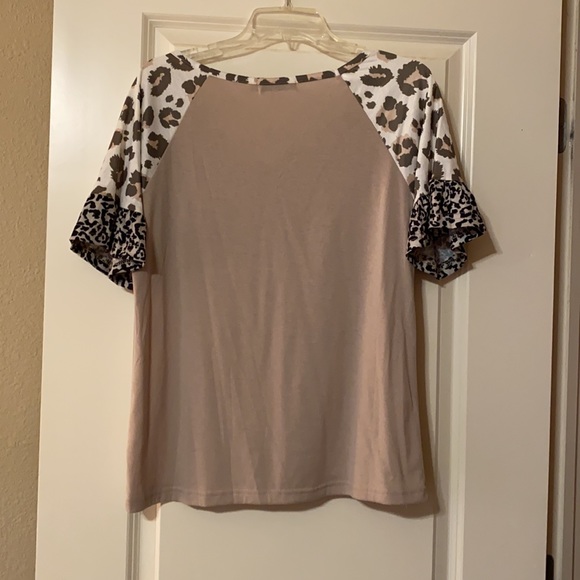 V-Neck Short Sleeve Top Size Large - Picture 2 of 3